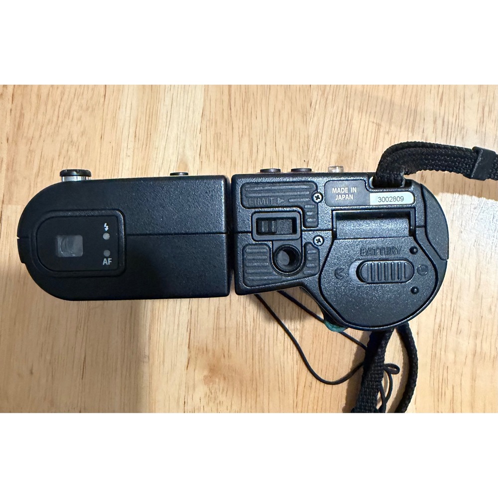 Nikon Coolpix 4500 Digital Camera 4.0MP 4x Zoom Swivel Body Black MH-53 Charger - Picture 7 of 11